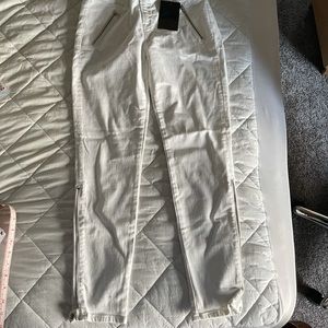 Jbrand white cropped jeans 🧺